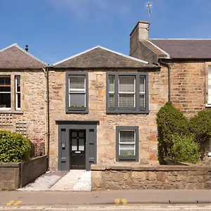 48 Gilmore Place Residences Guest house